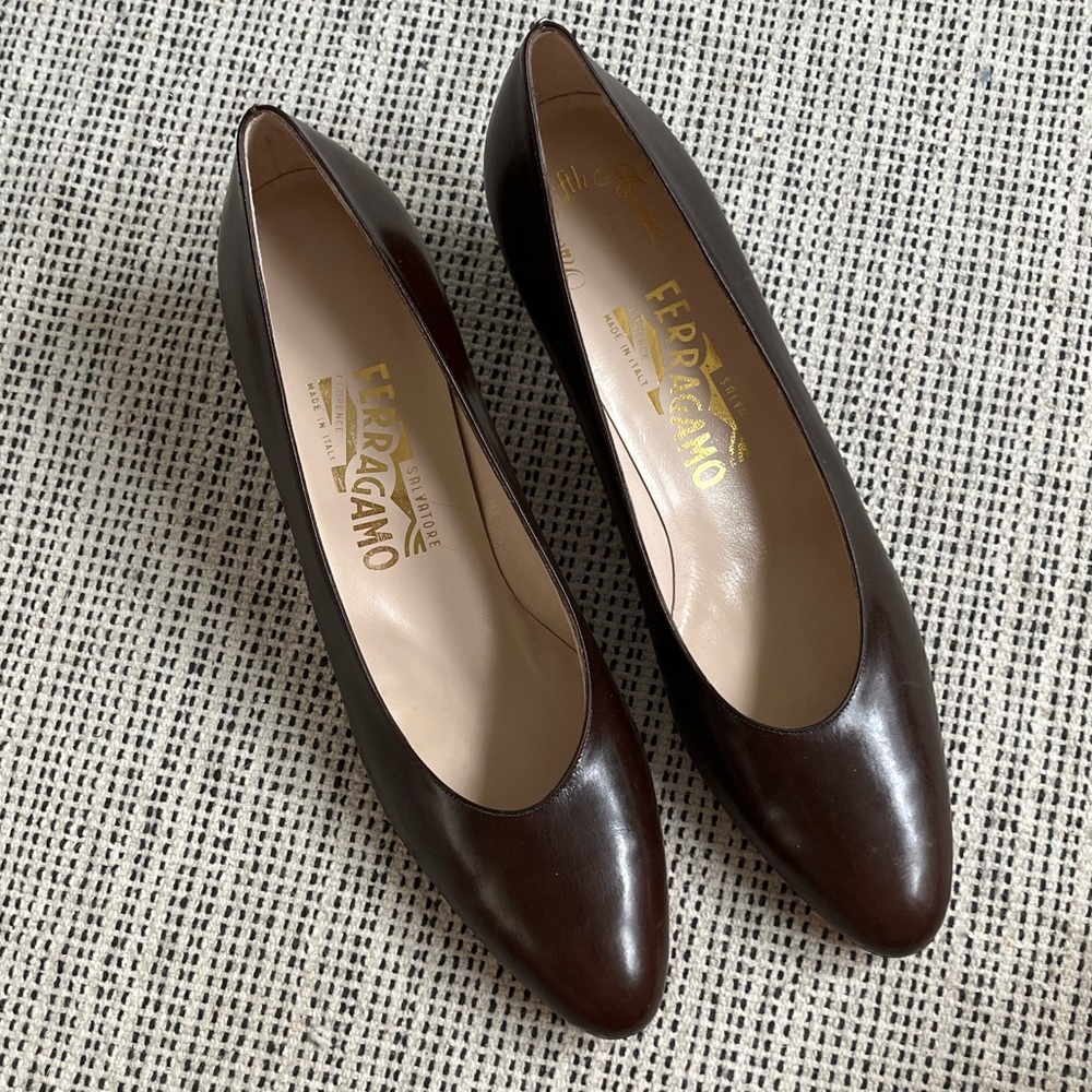 FERRAGAMO pumps, brown leather